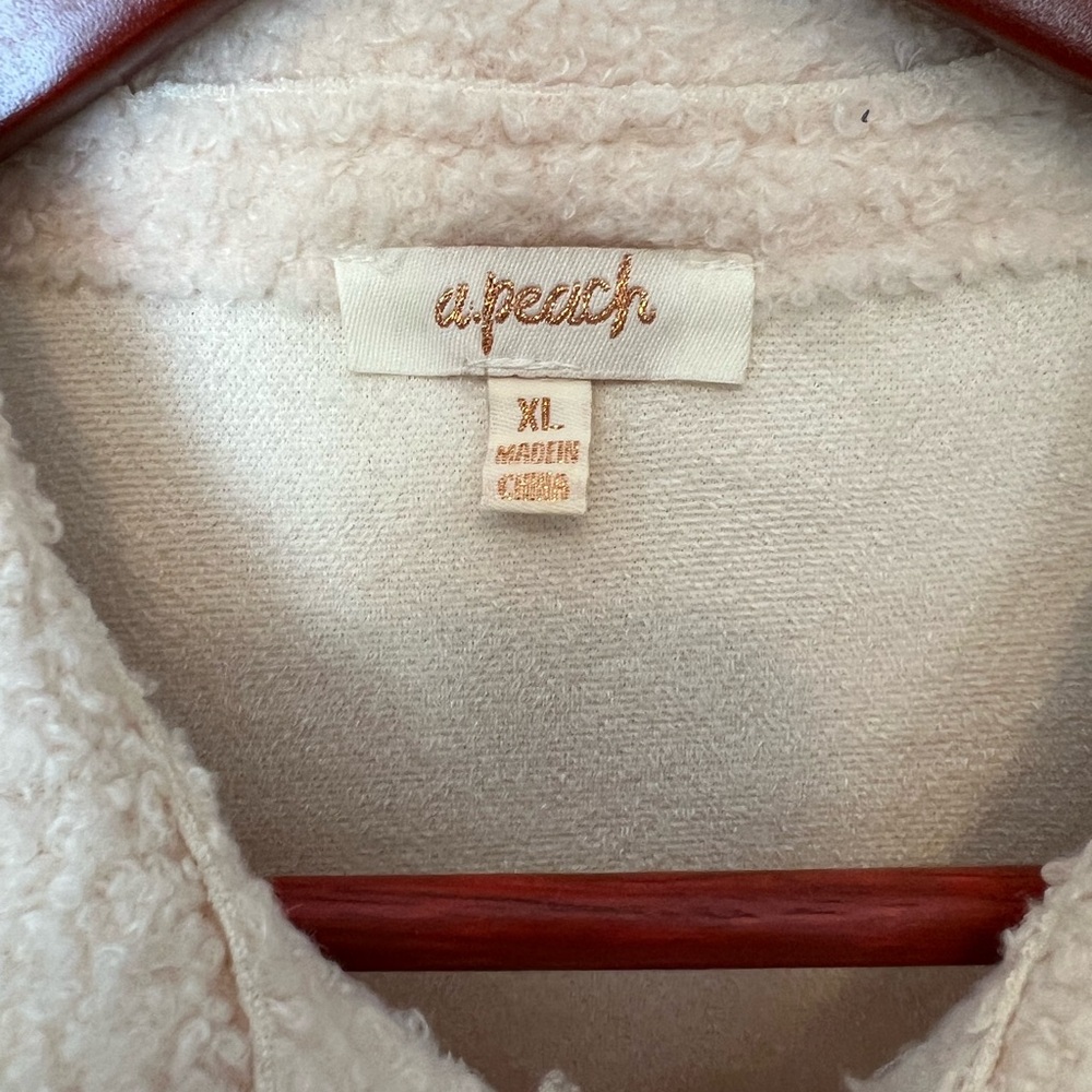 Cream Button-Up boucle teddy bear Jacket with deep patch Pockets. Shacket style - Picture 9 of 9